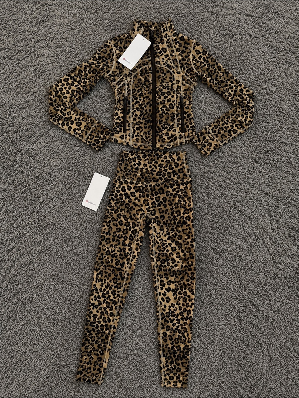 leopard Defined cropped jacket &leggins size 2